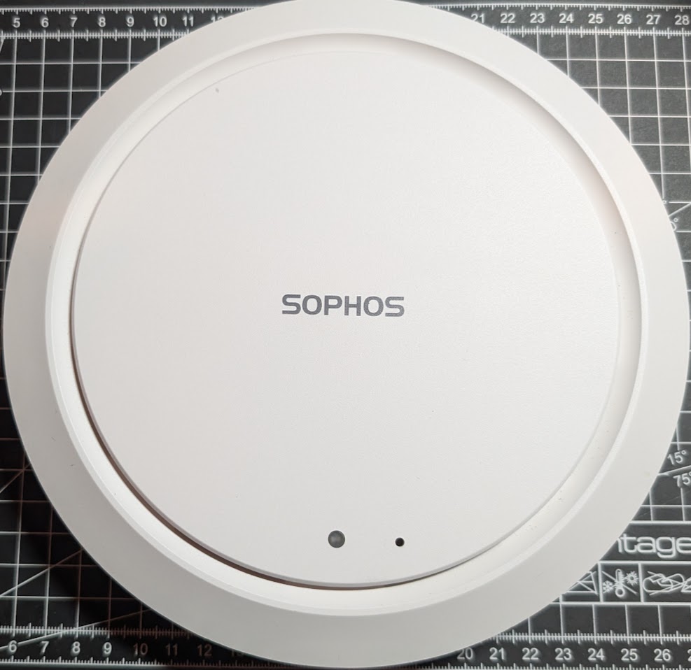 Bild eines Sophos AP 55C Wlan Accesspointes von außen